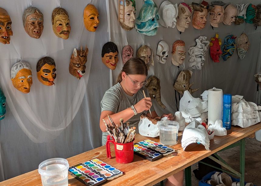 Im Maskenatelier von Klaus Leder durften die Besucher auch selbst kreativ werden. 