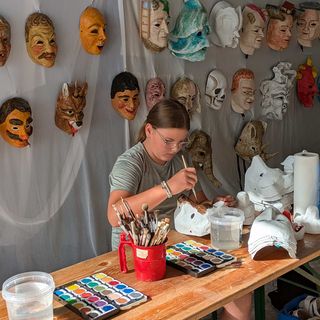 Im Maskenatelier von Klaus Leder durften die Besucher auch selbst kreativ werden. 