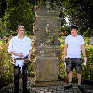 Stadtgeschichte auf dem Wilsteraner Friedhof. 