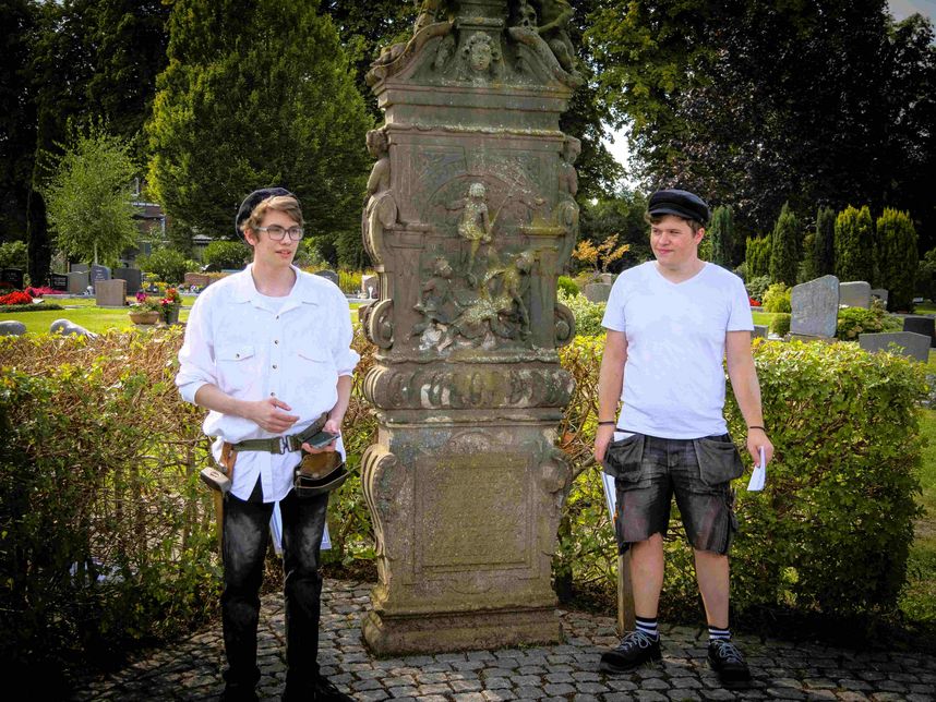 Stadtgeschichte auf dem Wilsteraner Friedhof. 