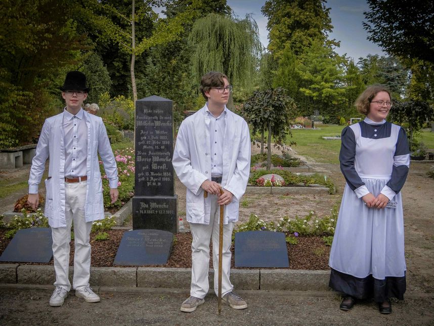 Stadtgeschichte auf dem Wilsteraner Friedhof. 