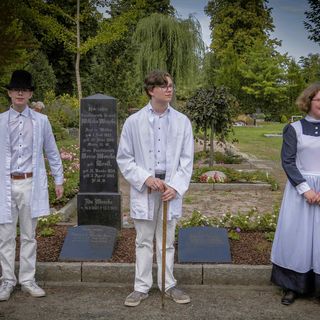 Stadtgeschichte auf dem Wilsteraner Friedhof. 